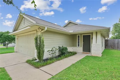 1004 Crested Point Dr, College Station, TX 77845
