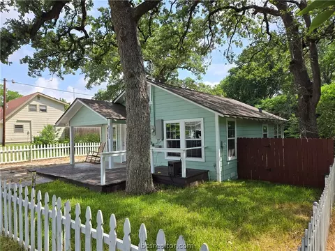 3009 1st St, Bryan, TX 77801