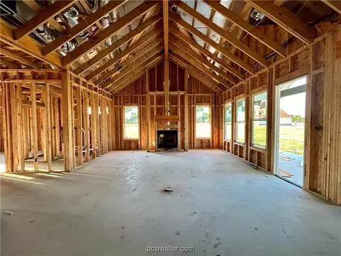 5005 Royal Arch Dr, Bryan, TX 77802 photo 4
