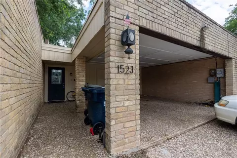 1523 Wolf Run, College Station, TX 77840