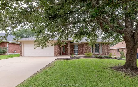 1215 Skyline Ct, College Station, TX 77845