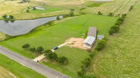 5511 Quail Run Rd, Burton, TX 77835