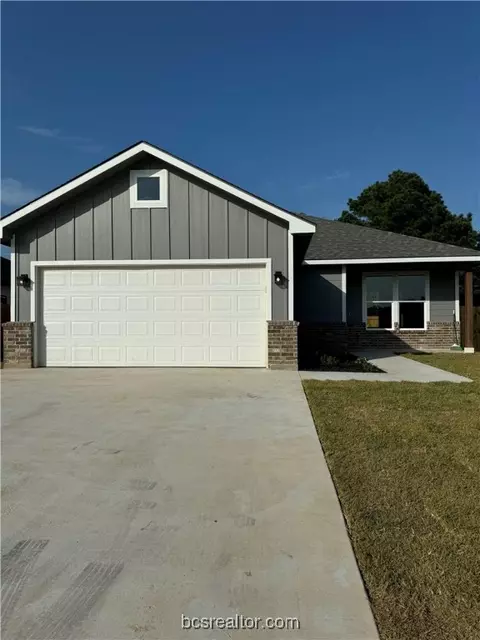 1611 Hackberry St, Hearne, TX 77859