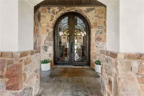 1210 Royal Adelade, College Station, TX 77845