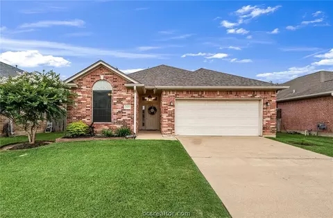 2625 Trophy Dr, Bryan, TX 77802