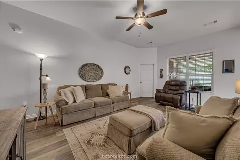 2625 Trophy Dr, Bryan, TX 77802 photo 4
