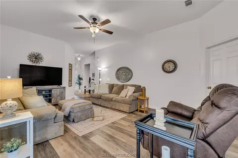 2625 Trophy Dr, Bryan, TX 77802 photo 5
