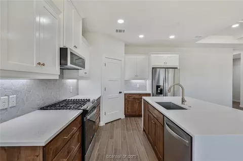 3031 Teller Dr, Bryan, TX 77808 photo 6