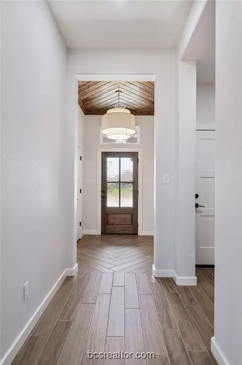 3031 Teller Dr, Bryan, TX 77808 photo 2