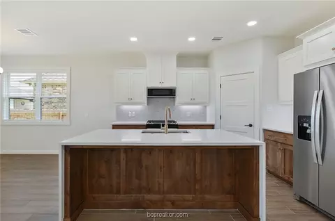 3031 Teller Dr, Bryan, TX 77808 photo 4