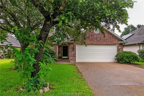 2302 Kendal Green Cir, College Station, TX 77845