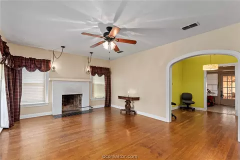 505 E Texas St, Calvert, TX 77837 photo 5