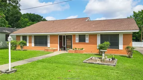 402 W Mustang St, Caldwell, TX 77836