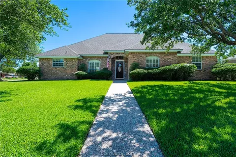 4116 Bedford Dr, Bryan, TX 77802