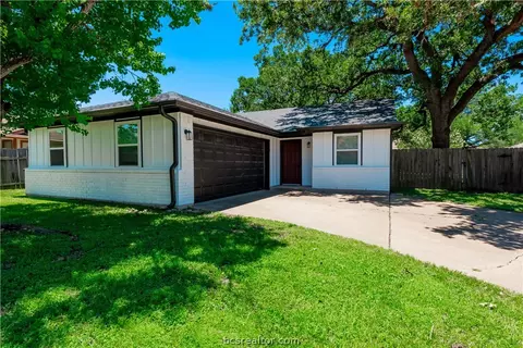 801 Val Verde Dr, College Station, TX 77845