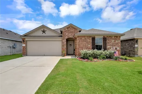 2407 Dog Leg Ln, Navasota, TX 77868
