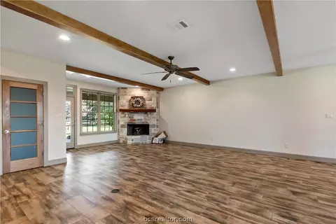 10322 Grassbur Rd, Bryan, TX 77808 photo 9