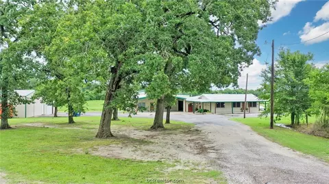 632 Florida Ln, Madisonville, TX 77864