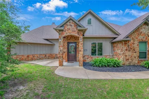17978 Saddle Creek Dr, College Station, TX 77845