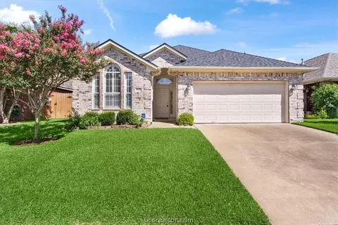 Exterior - 2607 Trophy Dr, Bryan, TX 77802 photo 2 of 7