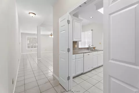 Entry Way - 2607 Trophy Dr, Bryan, TX 77802 photo 5 of 5
