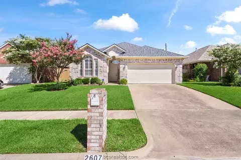 2607 Trophy Dr, Bryan, TX 77802