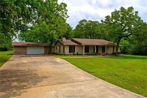 20 Raven Dr, Bryan, TX 77808
