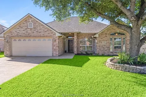 300 Landsburg Ln, College Station, TX 77845