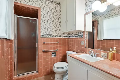 Bath - 2600 Melba Cir, Bryan, TX 77802 photo 1 of 2