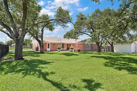 Exterior - 2600 Melba Cir, Bryan, TX 77802 photo 4 of 5