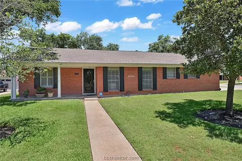 2600 Melba Cir, Bryan, TX 77802