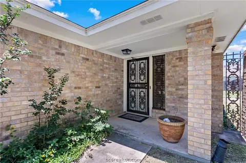 2921 Braeburn St, Bryan, TX 77802 photo 3