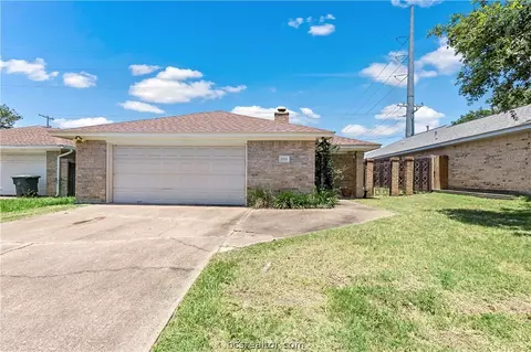 2921 Braeburn St, Bryan, TX 77802