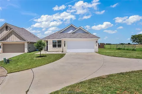 129 Dove Ct, Navasota, TX 77868