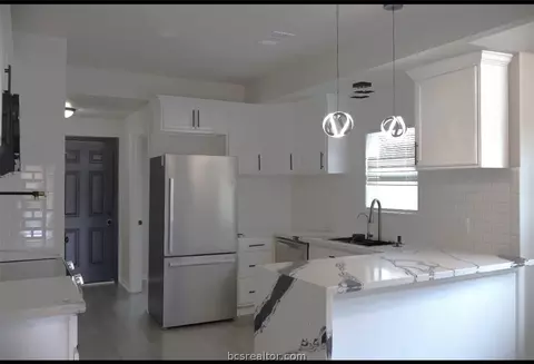 703 W 22nd St, Bryan, TX 77803 photo 5