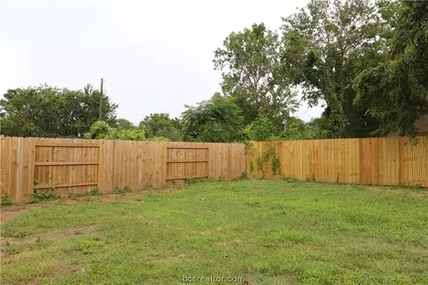 703 W 22nd St, Bryan, TX 77803 photo 4
