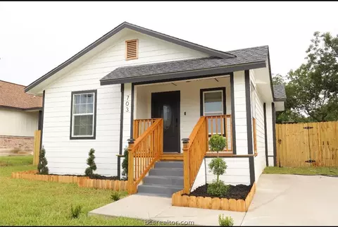 703 W 22nd St, Bryan, TX 77803 photo 2
