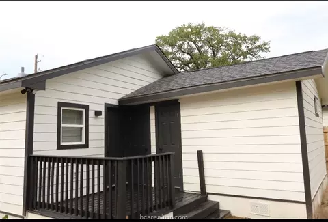 703 W 22nd St, Bryan, TX 77803 photo 3