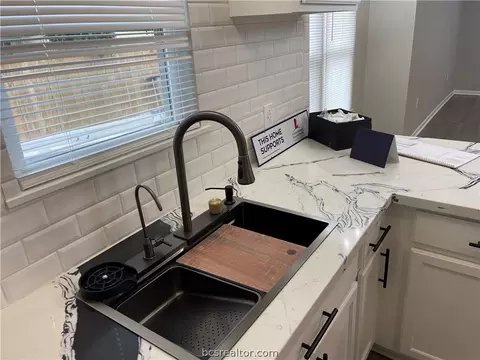 703 W 22nd St, Bryan, TX 77803 photo 7