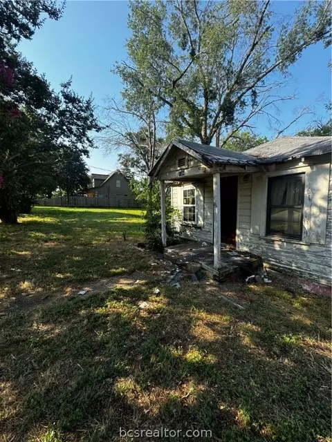 1504 Maple Dr, Bryan, TX 77803 photo 4