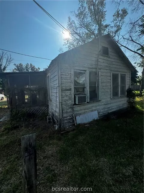 1504 Maple Dr, Bryan, TX 77803 photo 5