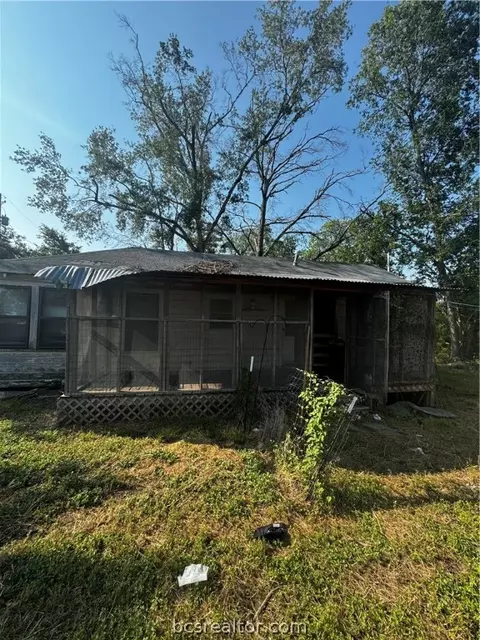 1504 Maple Dr, Bryan, TX 77803 photo 2