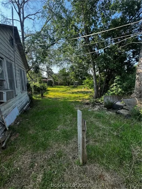 1504 Maple Dr, Bryan, TX 77803 photo 3