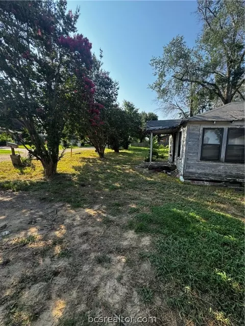1504 Maple Dr, Bryan, TX 77803 photo 8