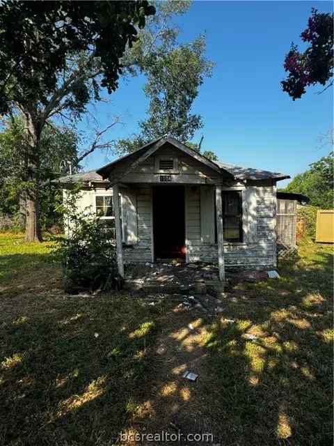 1504 Maple Dr, Bryan, TX 77803