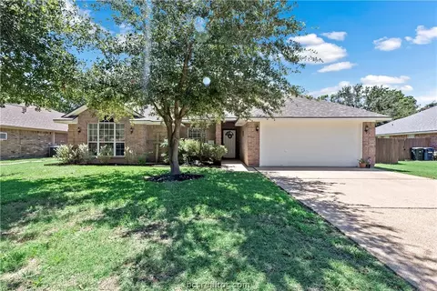 608 Coachlight Ct, College Station, TX 77845