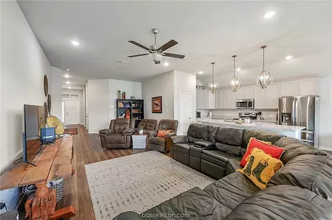 2086 Viva Rd, Bryan, TX 77807 photo 6