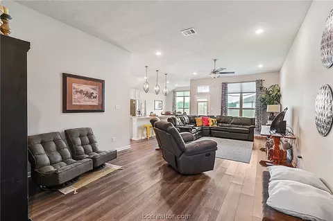 2086 Viva Rd, Bryan, TX 77807 photo 8
