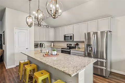 2086 Viva Rd, Bryan, TX 77807 photo 3