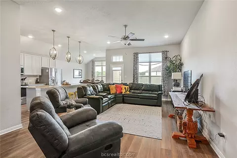2086 Viva Rd, Bryan, TX 77807 photo 9